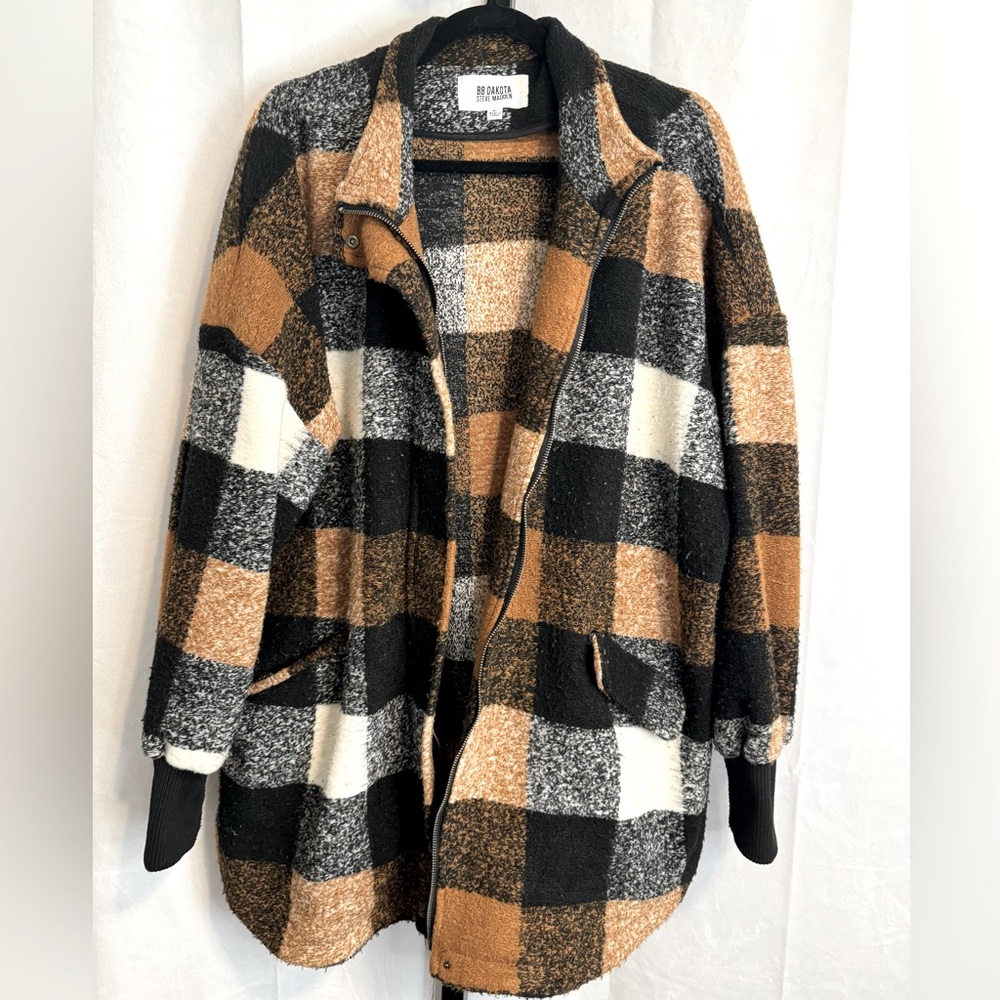 Size large BB DAKOTA X STEVE MADDEN
Plaid Times Coat